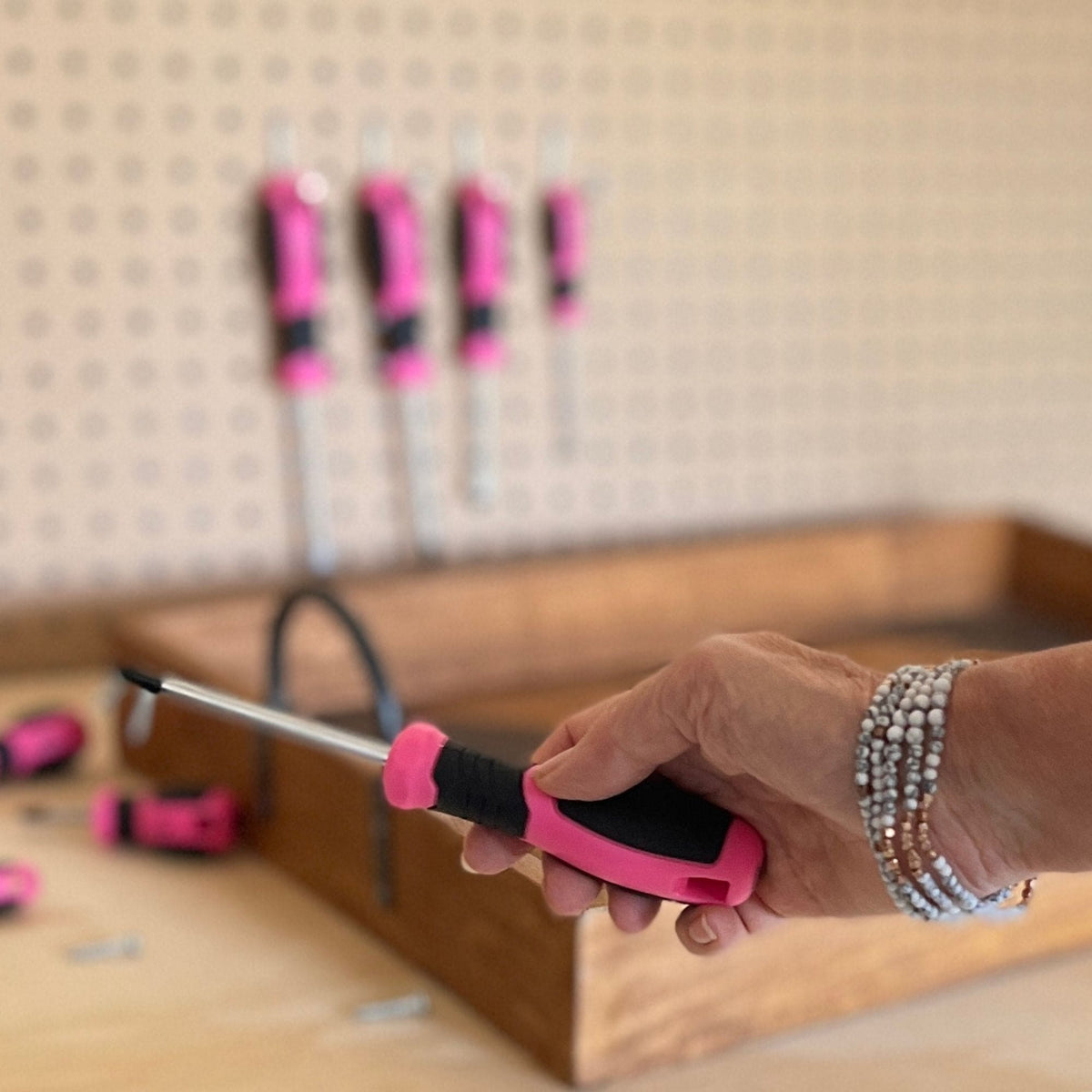 Apollo Tools 8 Pink Essential Screwdriver Set DT5018P - Prop and Piston