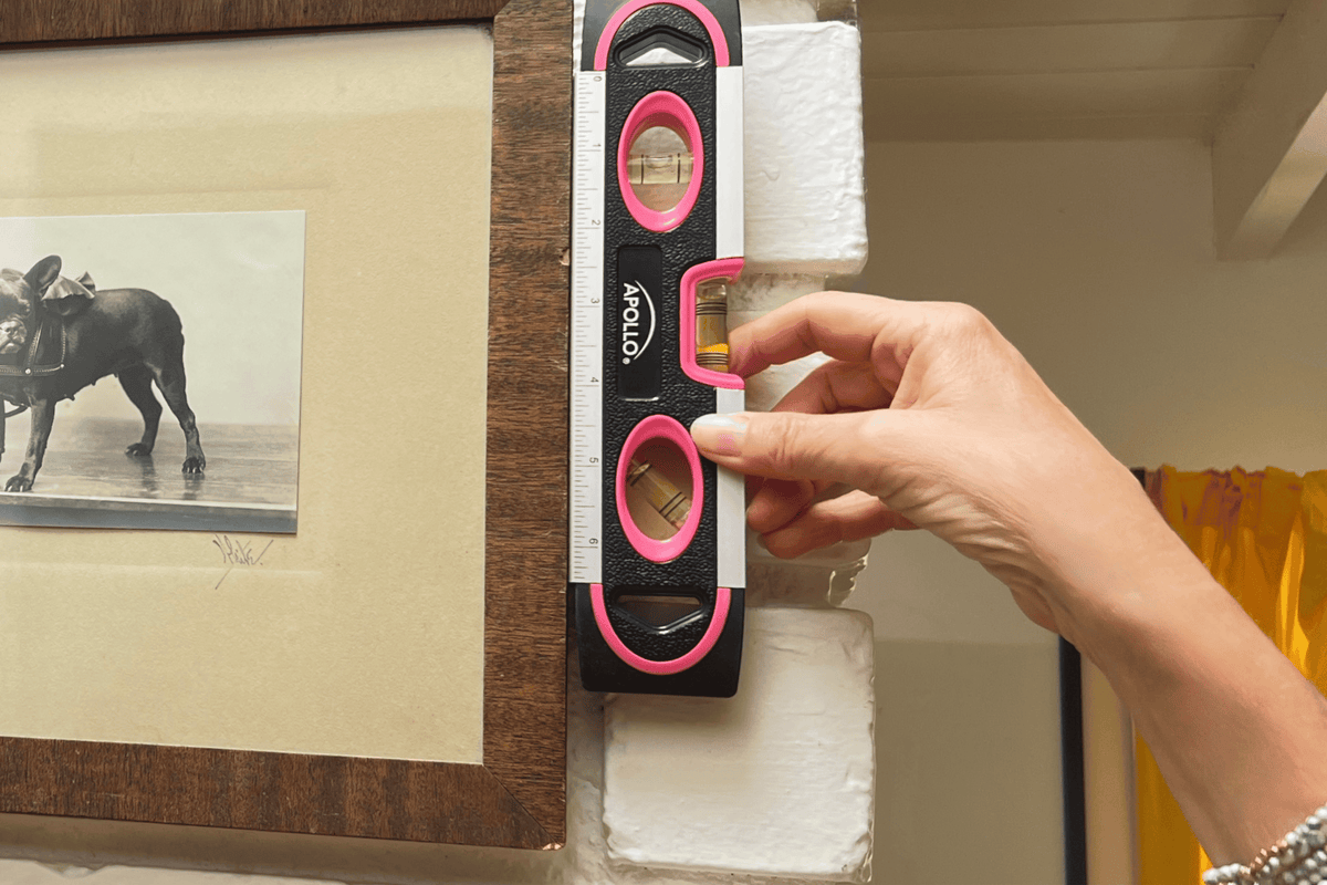 PINK 9-inch torpedo-shaped spirit level for 180/90/45 degrees leveling--  DT5019P - Prop and Piston