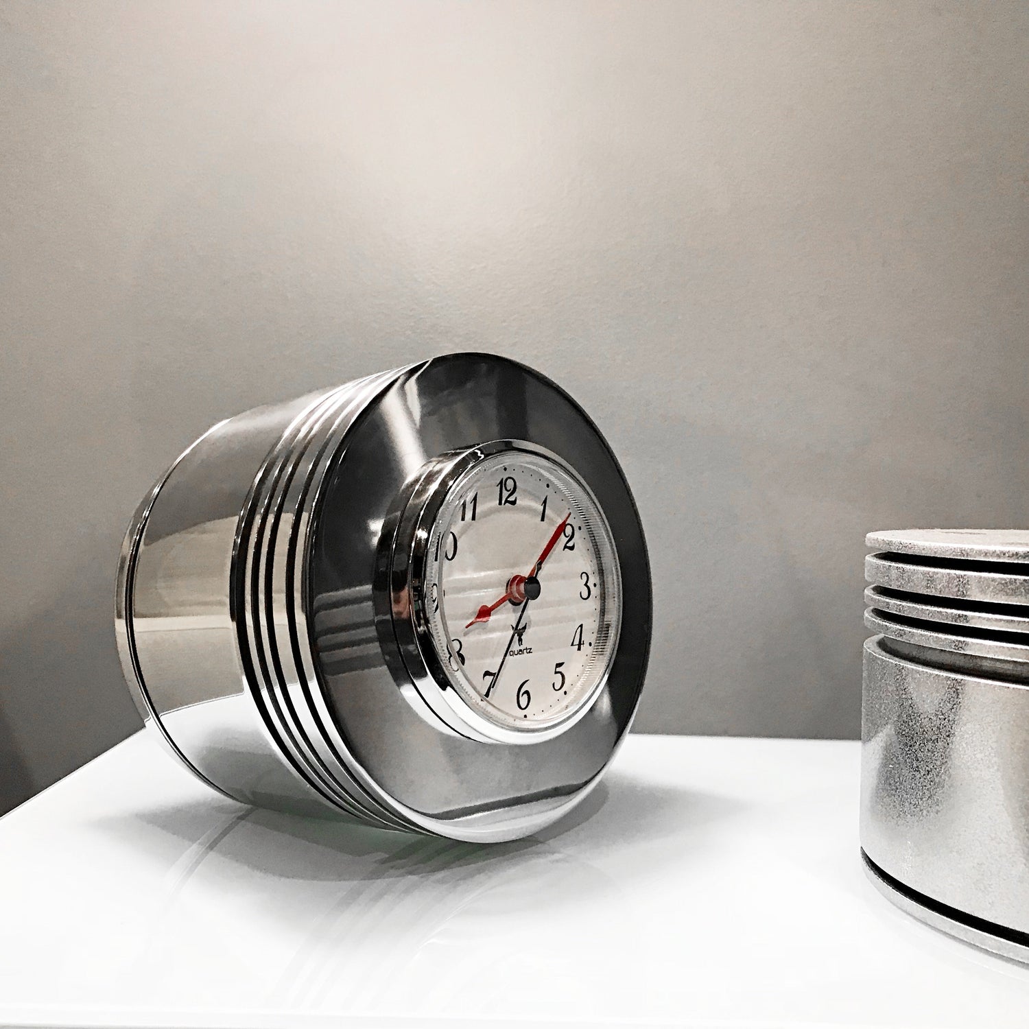 Pratt &amp; Whitney R-2800 F4U Corsair Fighter Airplane Radial Engine Chrome Piston Clock